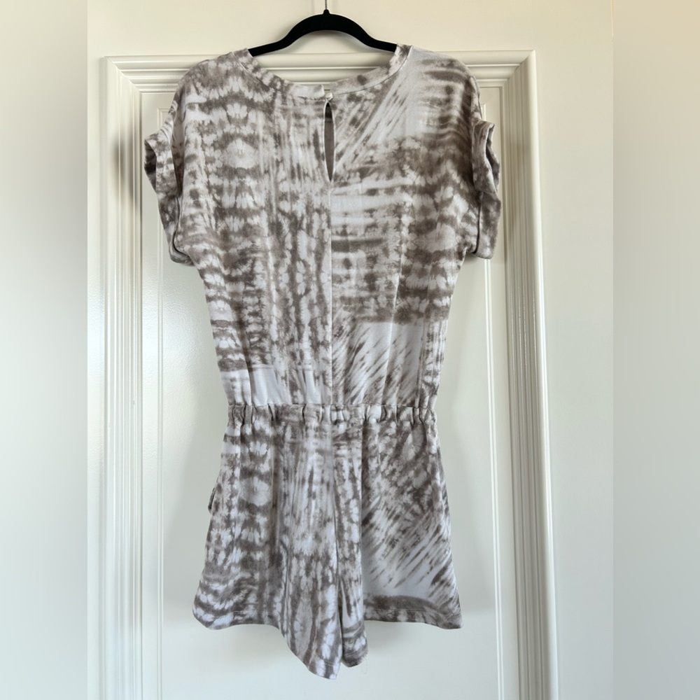 Gilli Romper with Drawstring - Picture 2 of 3